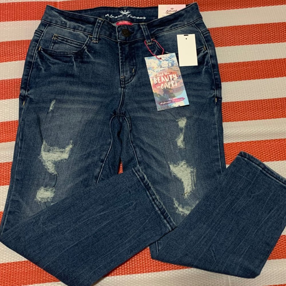 Mid Raised Capri Jeans New